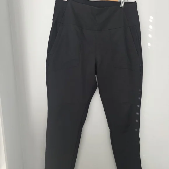 Avalanche Women's Sleek Black Cropped Pants - Picture 2 of 10